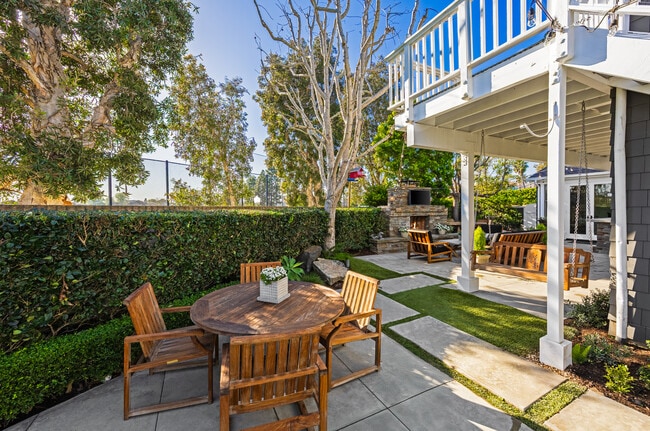 Building Photo - 13 Cape Danbury