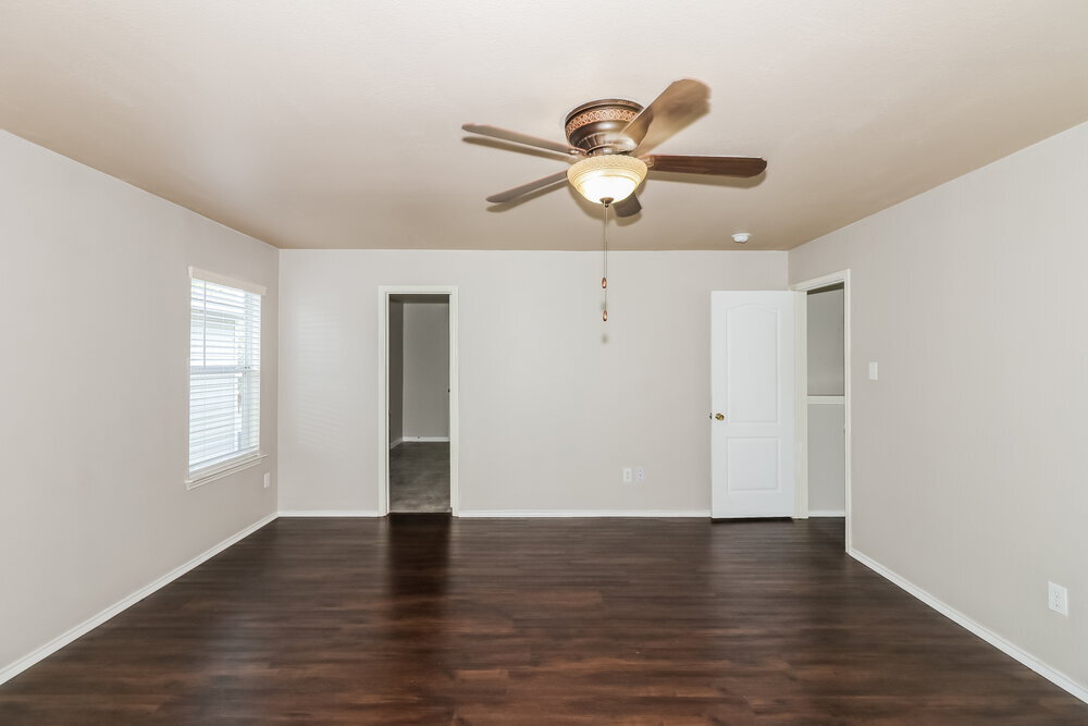 Building Photo - 5027 Oak Briar Ln