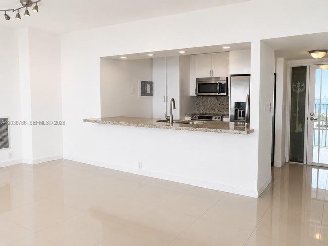 Building Photo - 7601 E Treasure Dr