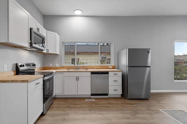Building Photo - Newly Renovated 3 Bed, 2 Bath Home in Chattanooga – Housing Vouchers Accepted!