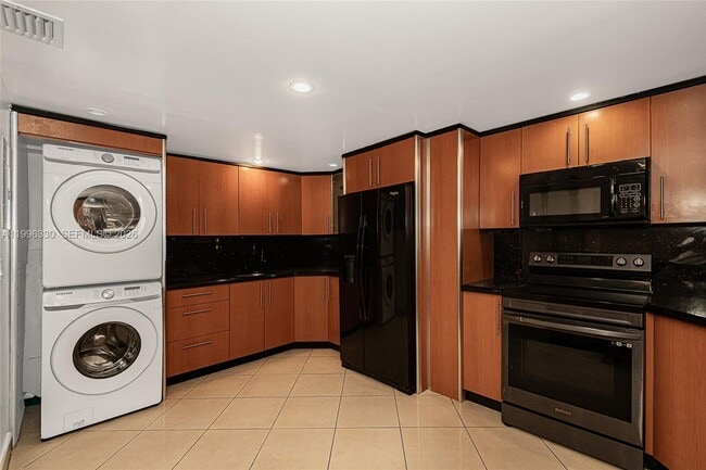 Building Photo - 2545 NE 207th St