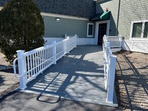 Building Photo - Beautiful 2 bedroom/2 bathroom Apartment Unit