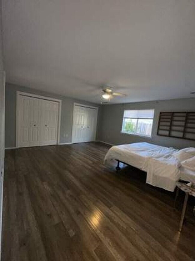 Building Photo - Dog Friendly Property!