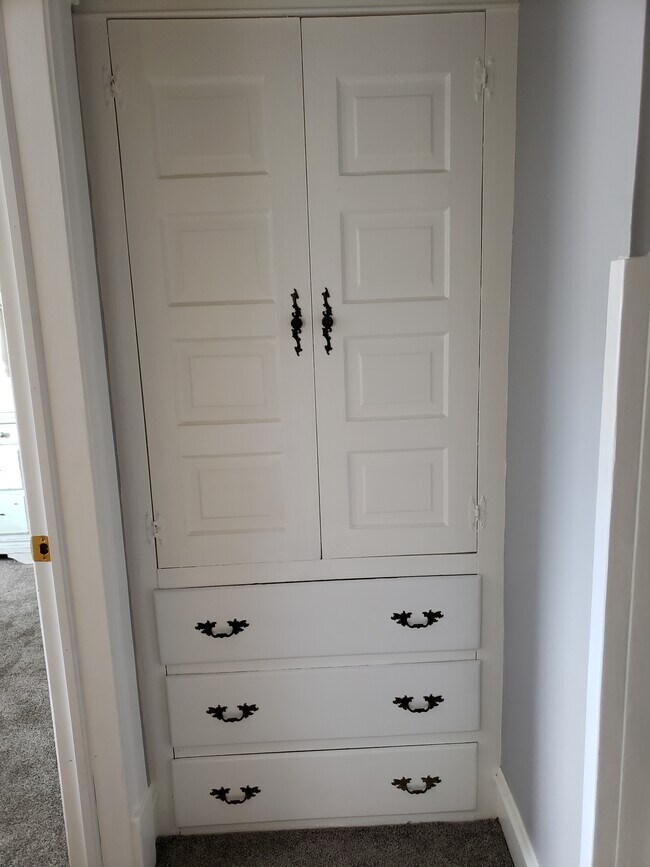 HALLWAY W/ STORAGE - 86 Virginia Ter
