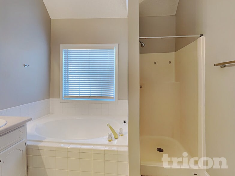 Building Photo - 8018 Christian Ct