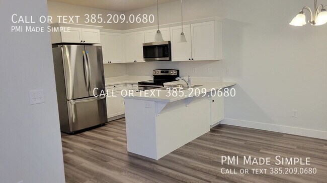 Building Photo - Gorgeous Top Floor Condo! Great Views!