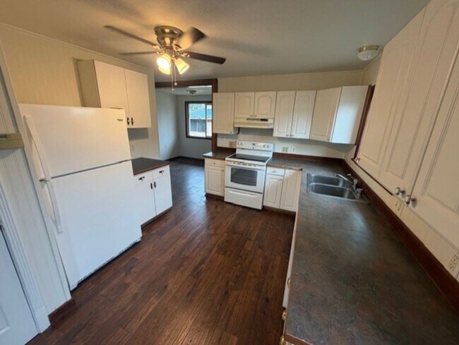 Building Photo - Charming home in Edison District