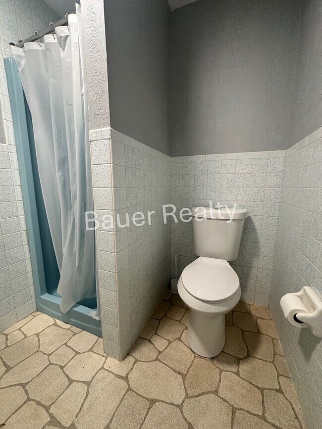 Building Photo - ab43 (Bauckman lease only)