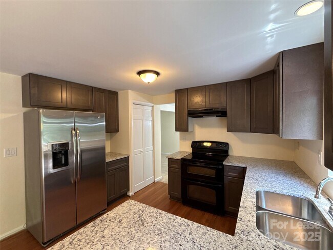 Building Photo - 6616 Wannamaker Ln
