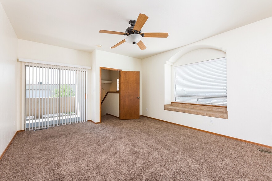 master bedroom - 2375 Saturn Cir