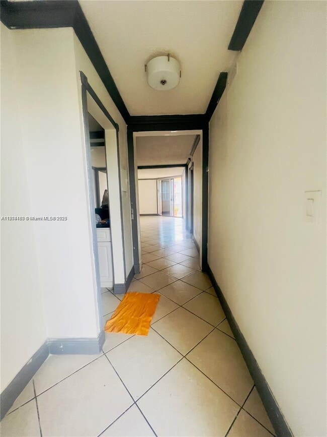 Building Photo - 1750 W 46th St