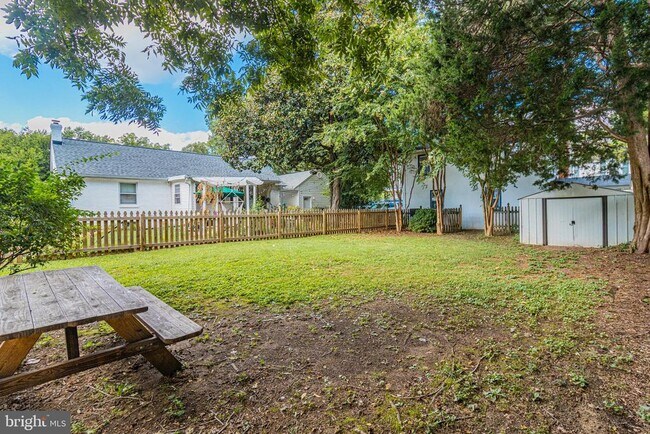 Building Photo - 1 S Cherry Grove Ave