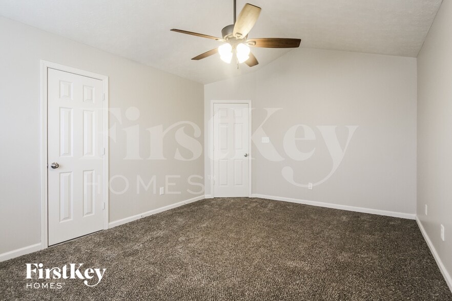 Building Photo - 4827 Lakestone Dr