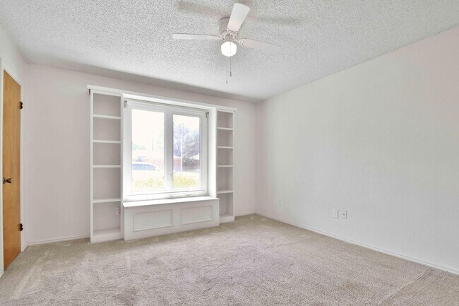 Building Photo - 4818 73rd St