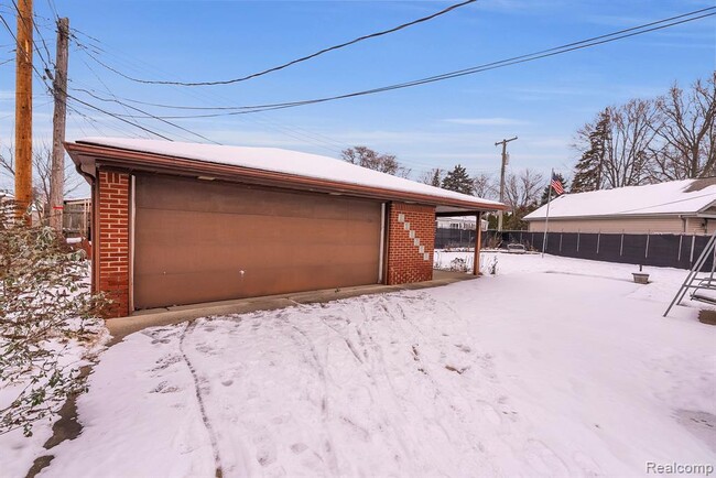 Building Photo - 32658 Kathryn St