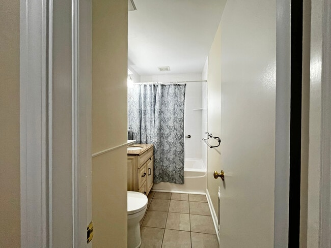 Building Photo - 4 S June Terrace