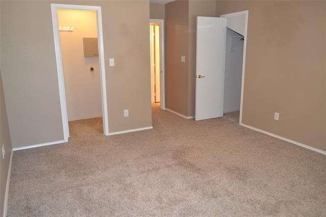 Building Photo - 8525 Heather Ridge Dr