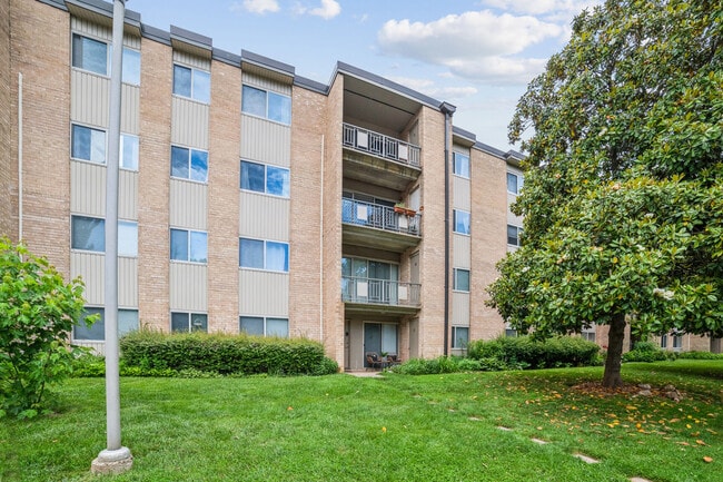 Building Photo - 12200 Braxfield Ct