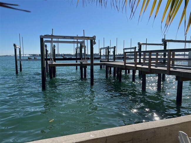 Building Photo - 1605 Pass a Grille Way