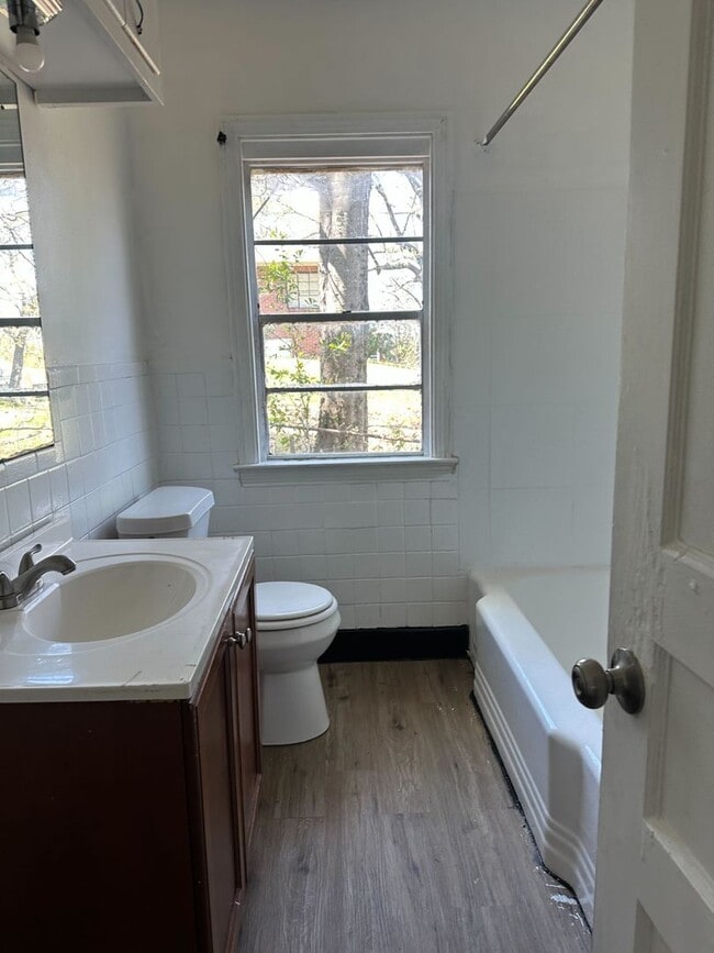 Building Photo - Classic Charm Meets Modern Comfort – 3BR/2BA Home