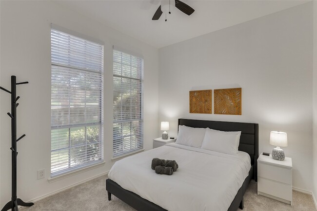 Building Photo - 5205 Panama Dr