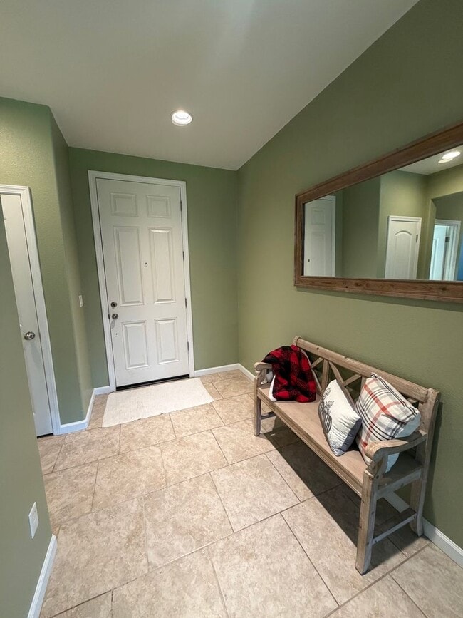 Building Photo - Adorable 3 Bedroom, 2 Bathroom Home in a Quiet North Hanford Neighborhood