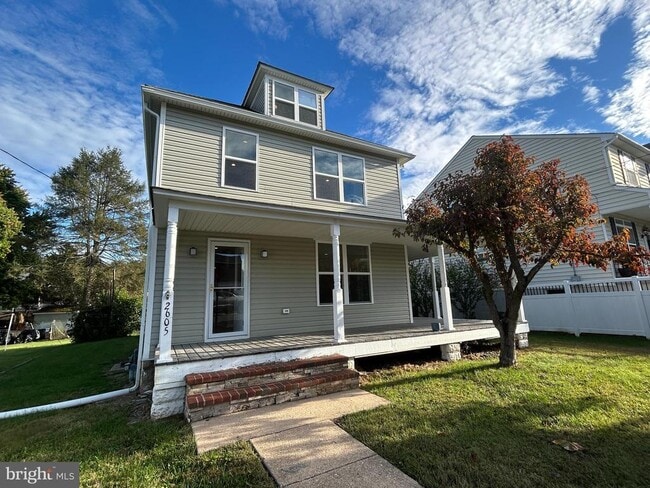 Building Photo - 2605 Maple Ave