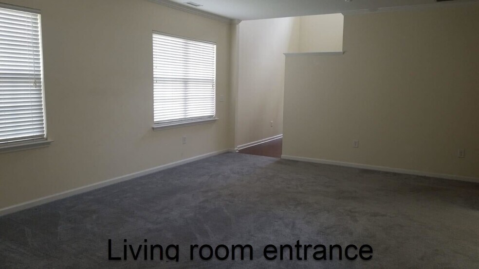 ENtrance to living room - 308 Windy Peak Loop