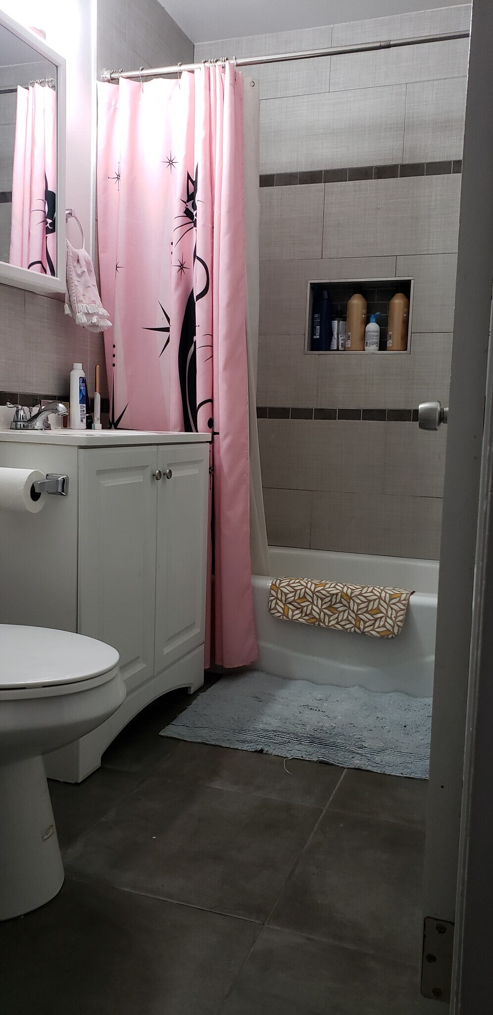 Common Bath - 765 W Citrus Edge St