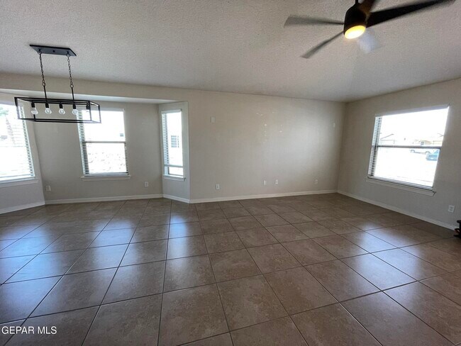 Building Photo - 14200 Poets Rock Ln