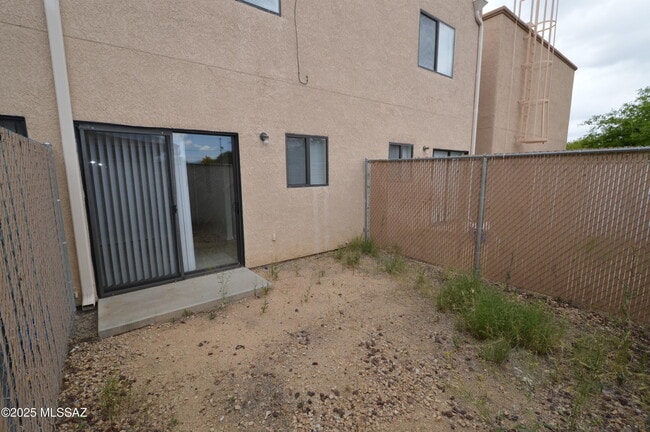 Building Photo - 4327 E Bellevue St