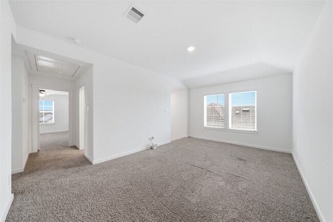 Building Photo - 31638 Featherstone Trl