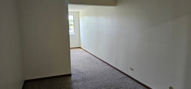 Building Photo - 300 Village Creek Dr