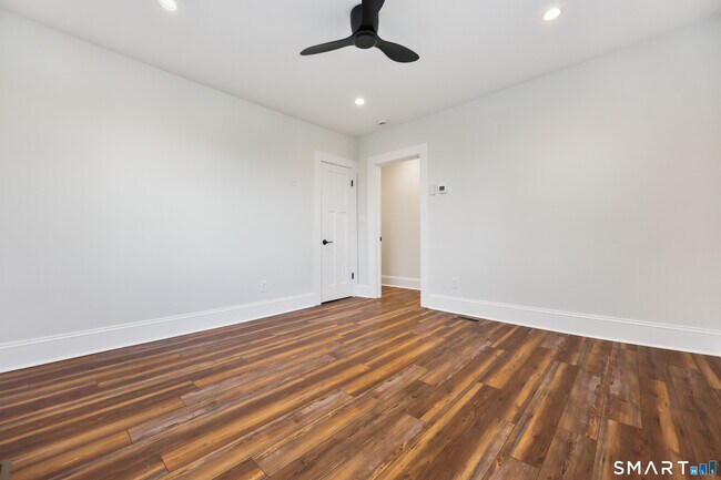 Building Photo - 60 Walter Ave