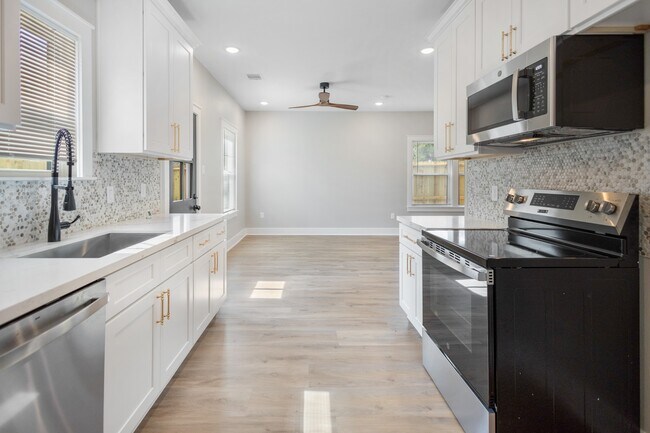 Building Photo - 5036 Mallow St