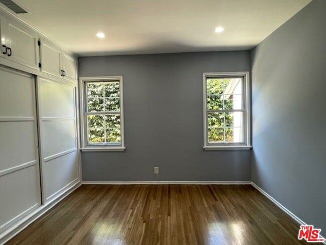 Building Photo - 7330 W 89th St