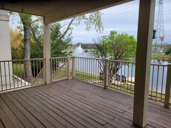 Building Photo - 200 Full Moon