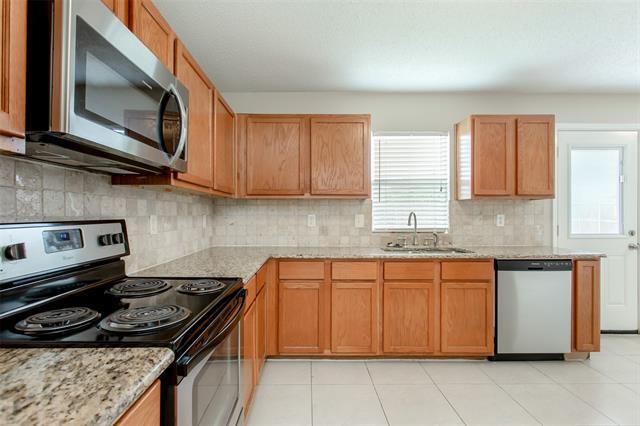 Building Photo - 2700 Peach Dr