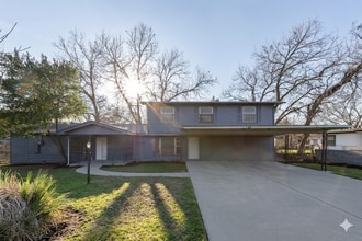 Building Photo - 3-Bedrooms and 2.5-Bathroom House - Convenient Living Near Oak Cliff & Downtown Dallas