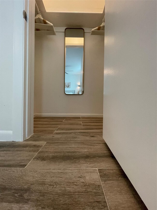 Building Photo - 2708 NE 14th Street Causeway