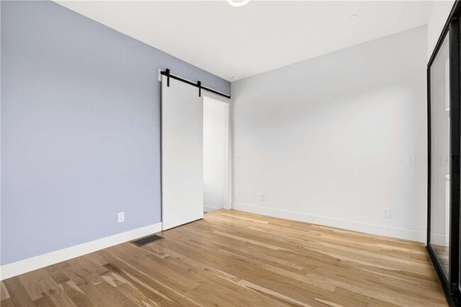 Building Photo - 816 Berne St SE