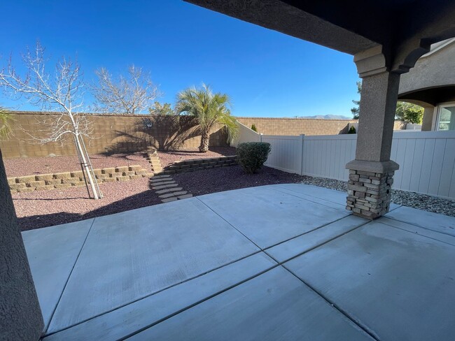 Building Photo - Apple Valley-Del Web Home, 2 Bedrooms,2 Ba...