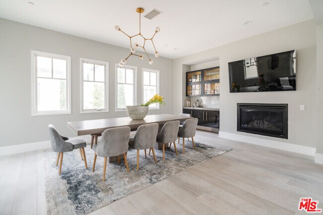 Building Photo - 13065 Bluff Creek Dr