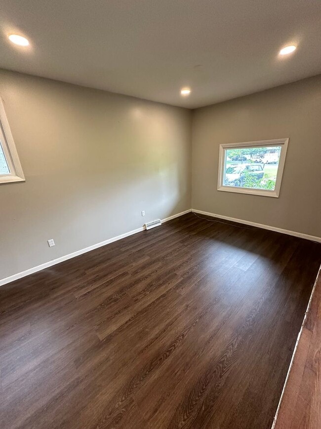Building Photo - 3 Bedroom - 1 Bathroom - Single story living with unfinished basement for storage!