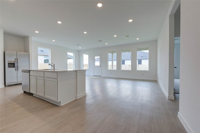 Building Photo - 400 Robin Ct