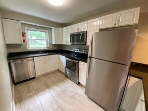Building Photo - 7401-7403-7403 Brighton Rd