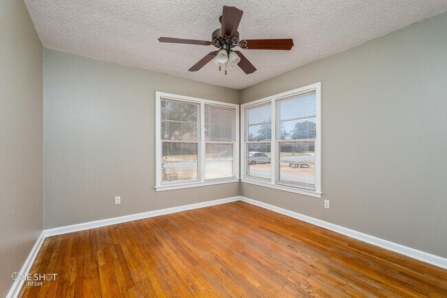 Building Photo - 1002 S San Jose Dr