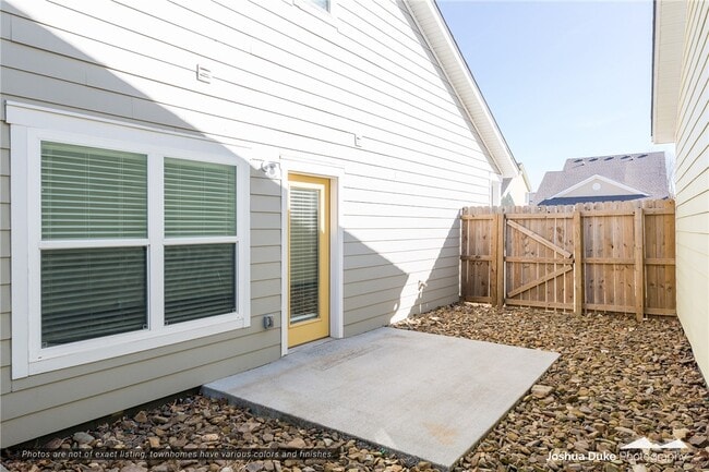 Building Photo - 1636 N Golf Club Dr