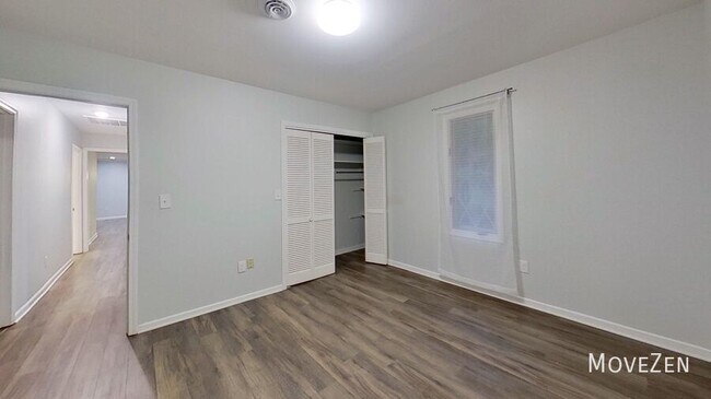 Building Photo - 303 Driftwood Dr