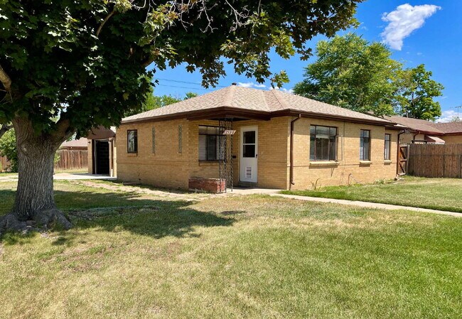 Building Photo - 3 Bed 1 Bath Ranch in North Park Hill! (Available Immediately)